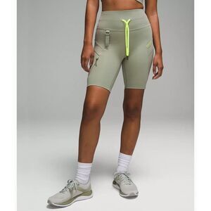 Lululemon Cargo Super-High-Rise Hiking Short 8" size 4